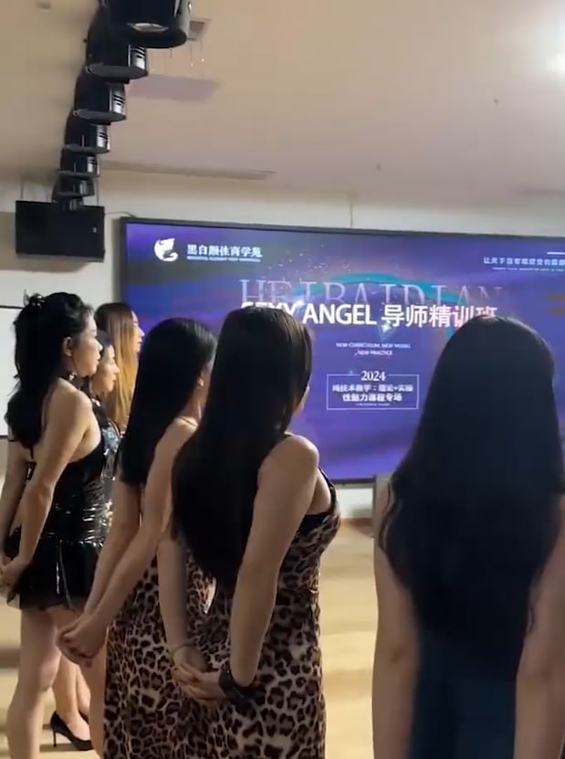 性商第一人_周媛_内部公开课视频泄漏_各种诱惑镜头撩到鸡巴梆硬_现场实战教学吸引力爆表 - 夸克网盘 资源封面图